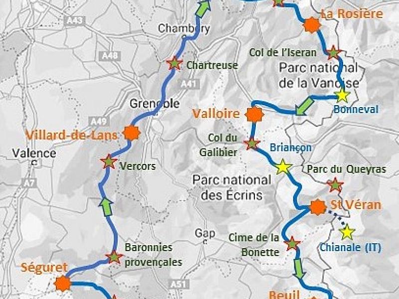 Un superbe voyage moto autour de la Route des Grandes Alpes... Lacs de carte postale, cols mythiques, routes vertigineuses. Avec le Verdon, le Ventoux et le Vercors...