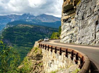 Waterton Lakes - Glacier Nat'l Park (USA) - Whitefish, MT (200 km)