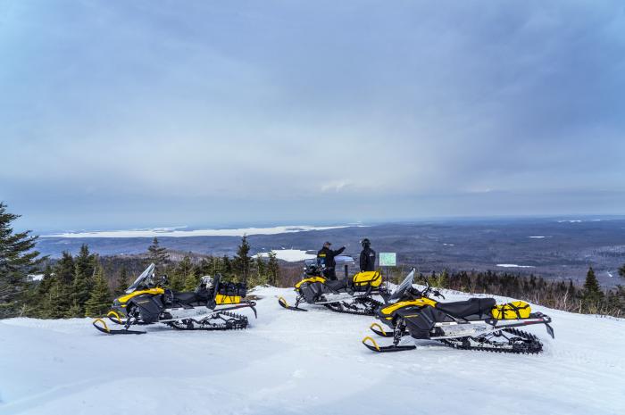 Moto Trends (2024) Le Québec en Motoneige-27.08.2025