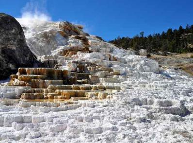 Yellowstone National Park (env. 180 km)